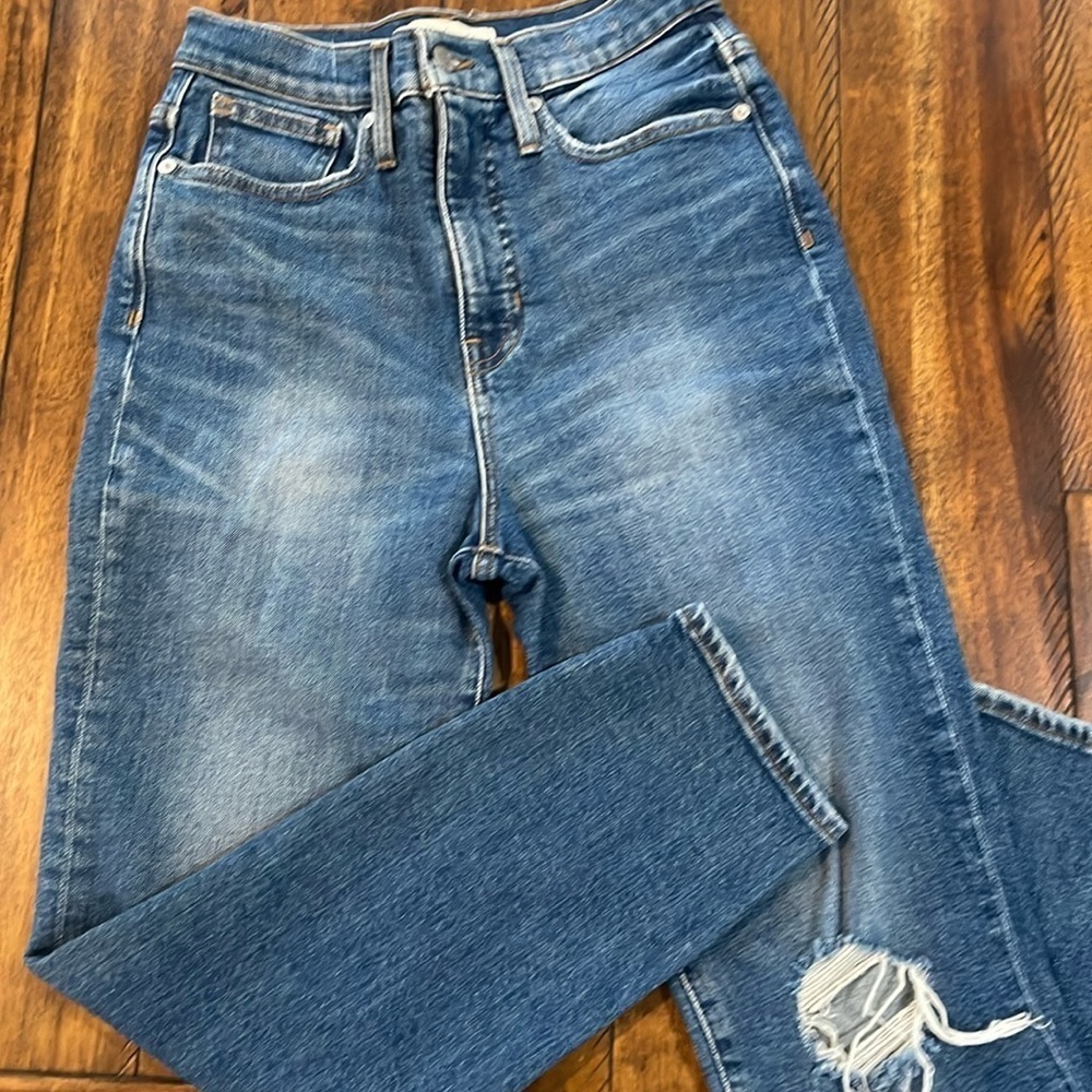 Madewell Momjean size 26 Blue Medium Wash Distressed high rise high Waisted